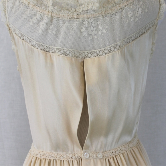 Sylvia Pedlar Iris Lingerie co. 1920s Silk Charmeuse and French Lace Nightgown - Picture 10 of 14